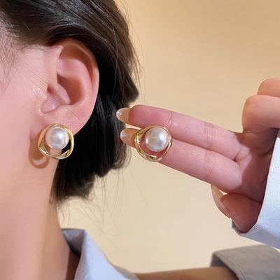 **Серьги-пусеты с жемчугом**: Темпераментная светская львица Женский уникальный дизайн высокого класса, Модный нишевый стиль 2024**