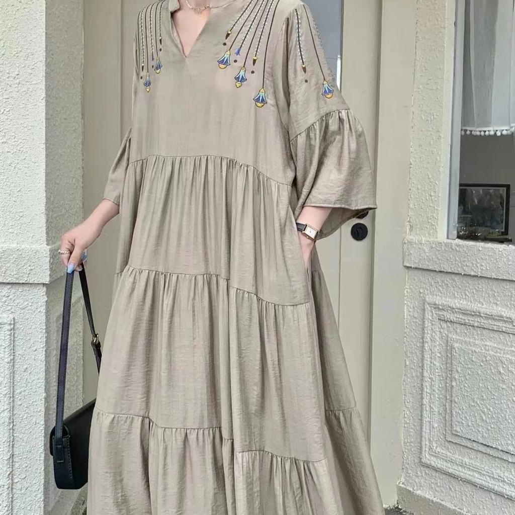 Clothland Женское Элегантное Вышитое Платье V-образный Вырез Расклешенные Рукава Свободный Стиль Цельный Ретро Миди Платья