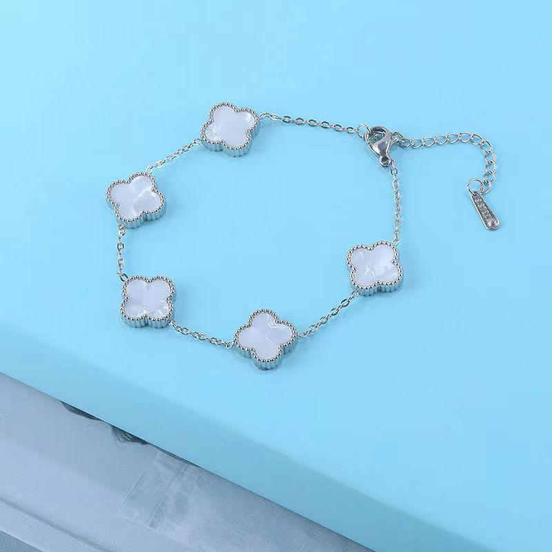 Браслет с четырьмя листами клевера с двухсторонним титановым сплавом, который не выцветает, и пятью цветочными мотивами, простой и универсальный браслет