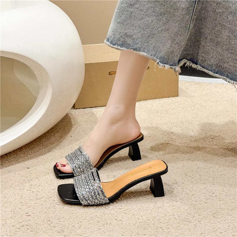 Французские темпераментные сандалии со стразами, летние новые, в сказочном стиле, модные, универсальные, с юбкой, крутые шлепанцы