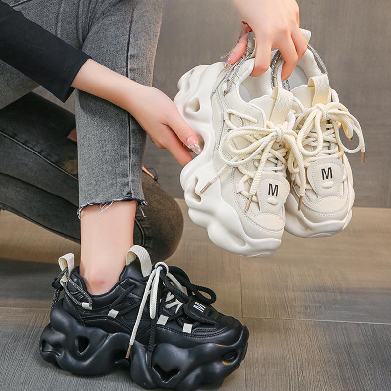 Настоящие кожаные громоздкие кроссовки Весна Новая платформа Увеличение роста Женская обувь Повседневная обувь для женщин Кроссовки