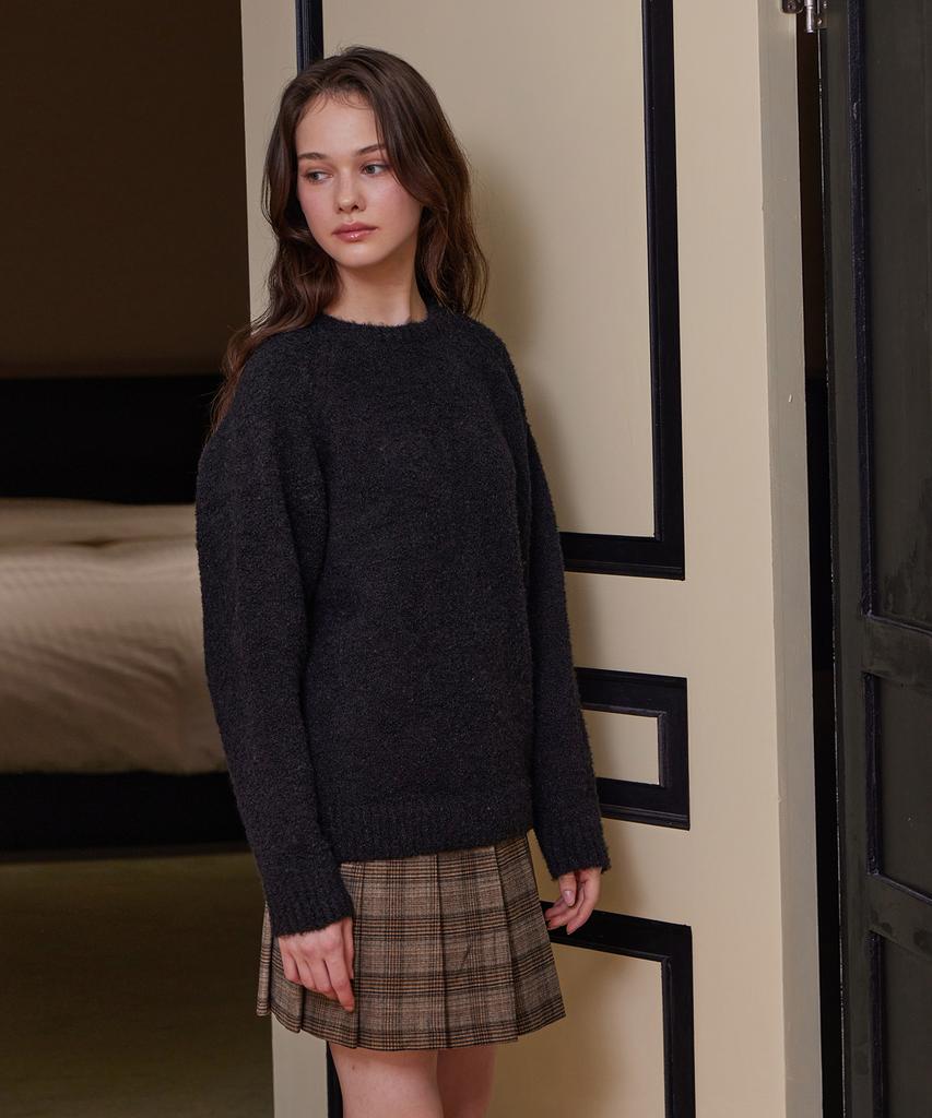 BELLOL Classic Boucle Round Neck Knit Black