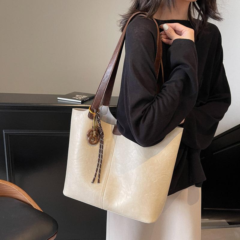 Premium Tote Bag Large Capacity Casual Tote Women's Bag Autumn and Winter New Commuting Lazy Wind Single Shoulder Armpit Big Bag