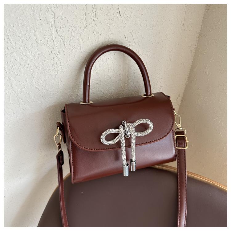 Ручная работа бант 2025 простой осенний новая мода однотонный ретро портативный на плечо кроссбоди маленькая квадратная сумка женская