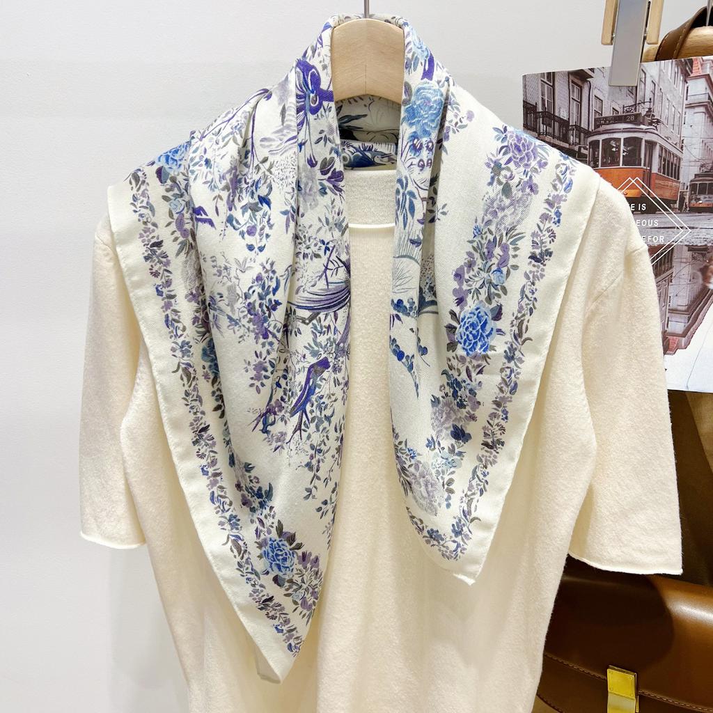 Vintage Flower And Bird Painting Small Square Scarf Spring And Autumn Thin Style Elegant And Artistic Cotton And Linen Scarf Neck Protection Scarf