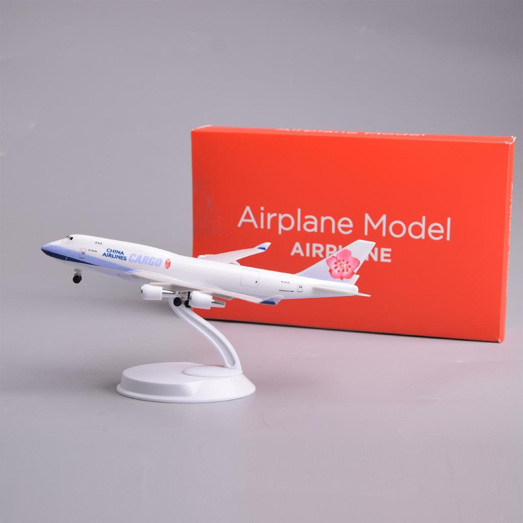 1/400 20см Масштабная модель Самолета B747 China Airways Cargo Модели Самолетов ABS Детская Игрушечная Модель Самолета Коллекционная с Основанием Люк Может Открываться