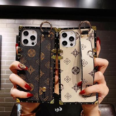 Роскошный квадратный кожаный чехол для телефона iPhone 13 12 11 14 Pro MAX XS XR 7 8 Plus SE, чехол-держатель с ремешком на запястье для Samsung S23 S22 S21 A13 A53 A12 A22 A52