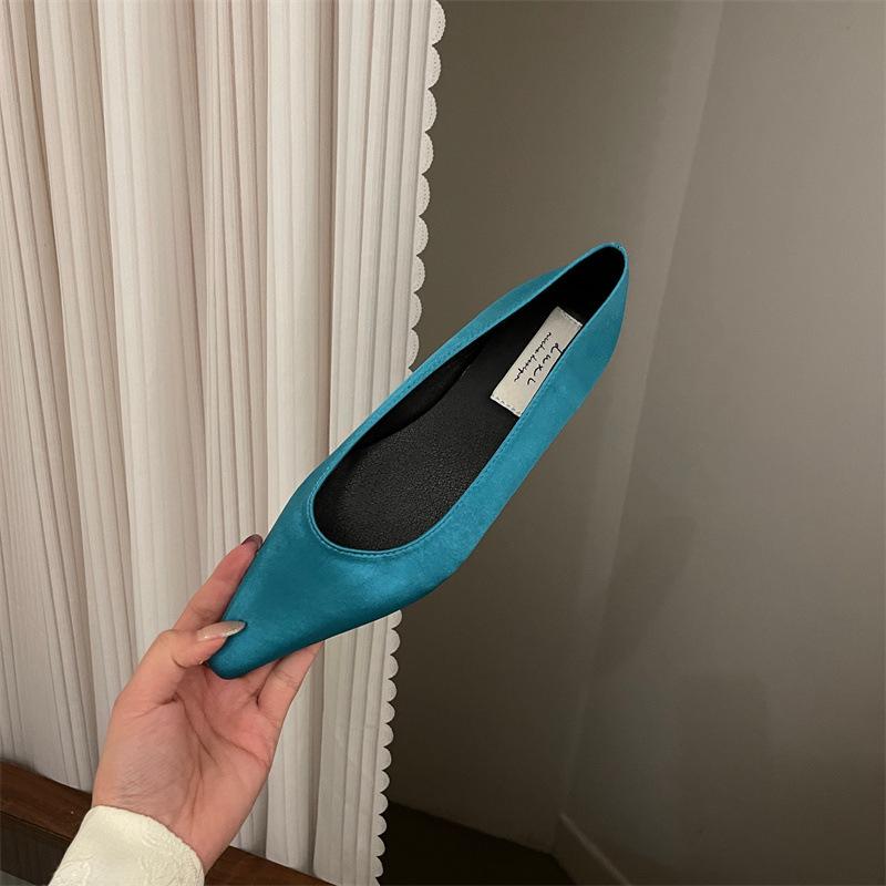 French Temperament Satin Pointed Single Shoes Women's 2025 Autumn New Shallow Mouth Senior Fairy Gentle Soft Sole Grandma Shoes