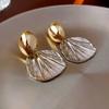 Серьги из натурального золота с гальваническим покрытием и серебряными игольчатыми плиссированными металлическими серьгами в виде ракушек, модные темпераментные серьги, легкие роскошные и высококачественные серьги