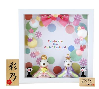 Osaka Choseido Snoopy Hina Doll Компактная мини-кукла Hina с гравировкой имени, деревянная бирка, бонус, керамическая мини-кукла Snoopy Hina, рамка, цветочное украшение (Отправил