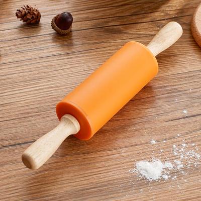 Силиконовая скалка с деревянной ручкой