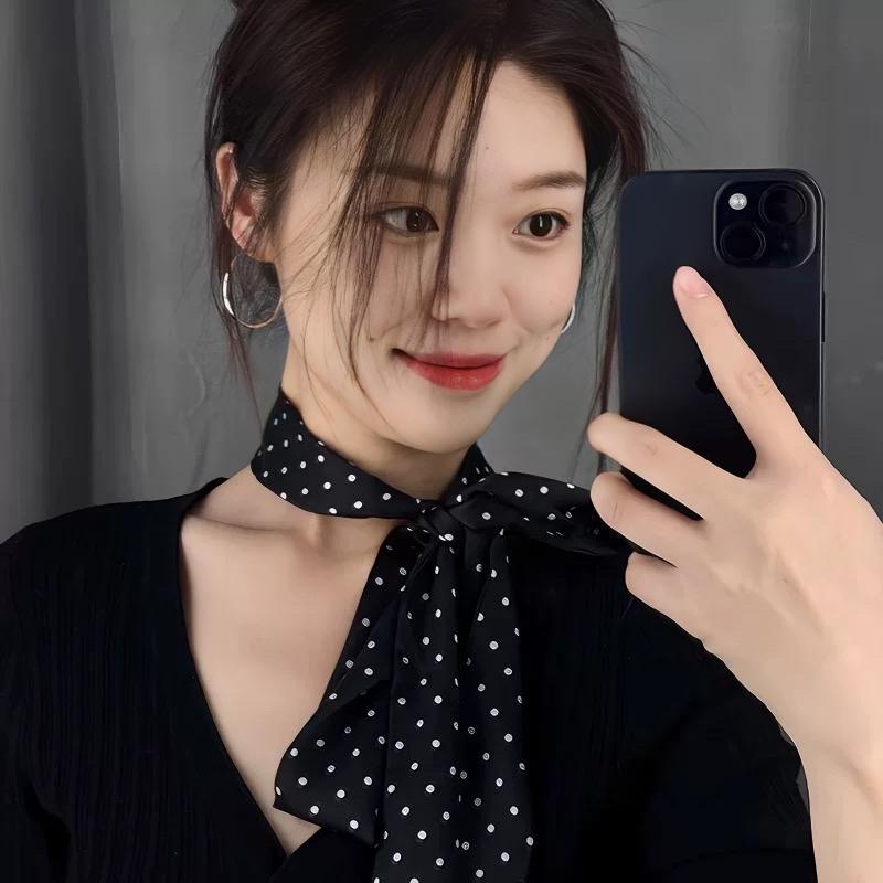 Черный шарф в горошек Премиальный легкий квадратный шейный платок Повязка для волос Модный аксессуар для женщин Летний стиль Дополнение к наряду