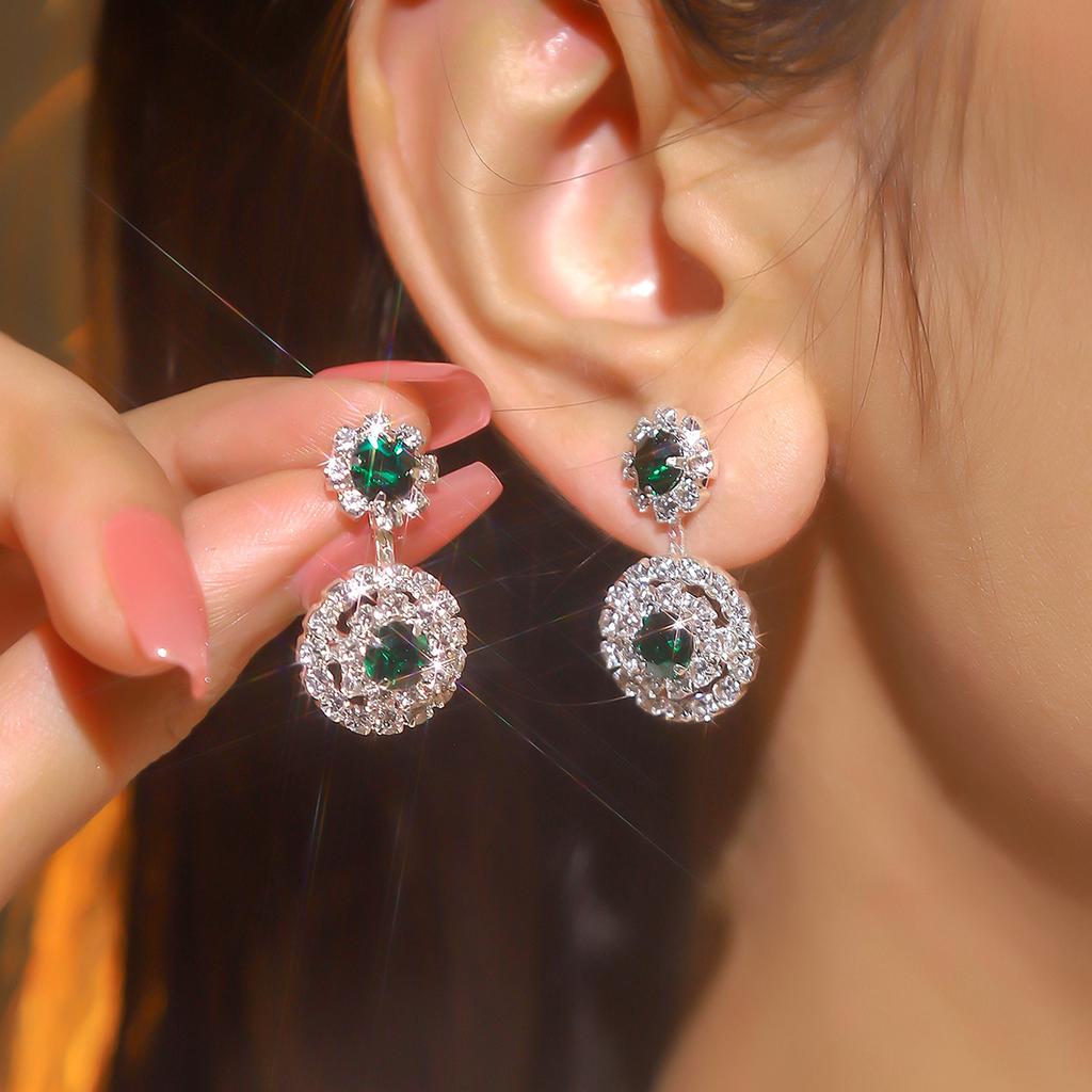 1 Pair Of Fashion Sparkling Full Diamond Snowflake-Shaped Earrings Female Light Luxury Style Fashion Earrings Simple Luxury Female Earrings