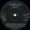 7-дюймовая пластинка РАЗЛИЧНЫЕ ЗВУКИ EMI Rock Showdown USA v UK SHOWDOWN1 Звуки 1986 UK Rock Б/у