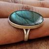 Кольцо с овальным драгоценным камнем из лабрадорита, серебряное кольцо 925 пробы, дизайнерское кольцо ручной работы, кольцо с кабошоном, подарок для нее, кольцо с камнем по рождению, рождественский подарок