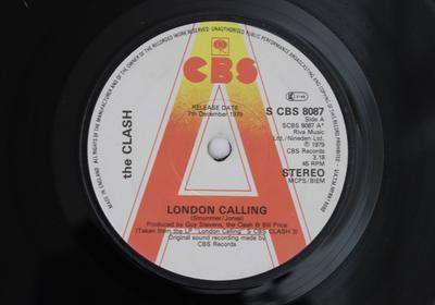 7-дюймовая пластинка CLASH - London Calling / Armagideon Time SCBS8087PROMO CBS 1979 UK Рок Б/У