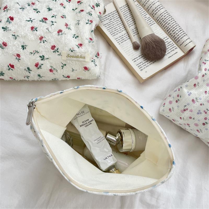 Милые кружевные цветочные женские косметички, портативный женский клатч, сумка для помады и макияжа для поездок на работу, женская сумка для хранения большой вместимости