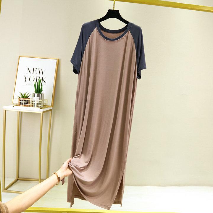 Летнее платье свободного кроя из модала с V-образным вырезом, короткими рукавами и разрезами по бокам