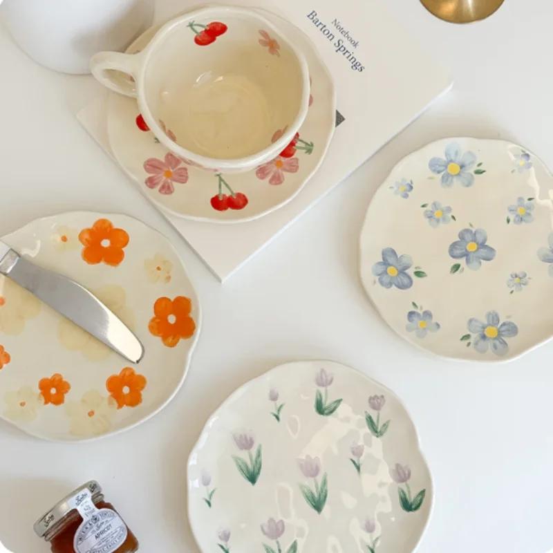 Керамическая чашка с цветочным узором и блюдцем в корейском стиле, набор, сложенный вручную, нестандартная чашка для кофе и молока, посуда для послеобеденного чая, подарки для дома