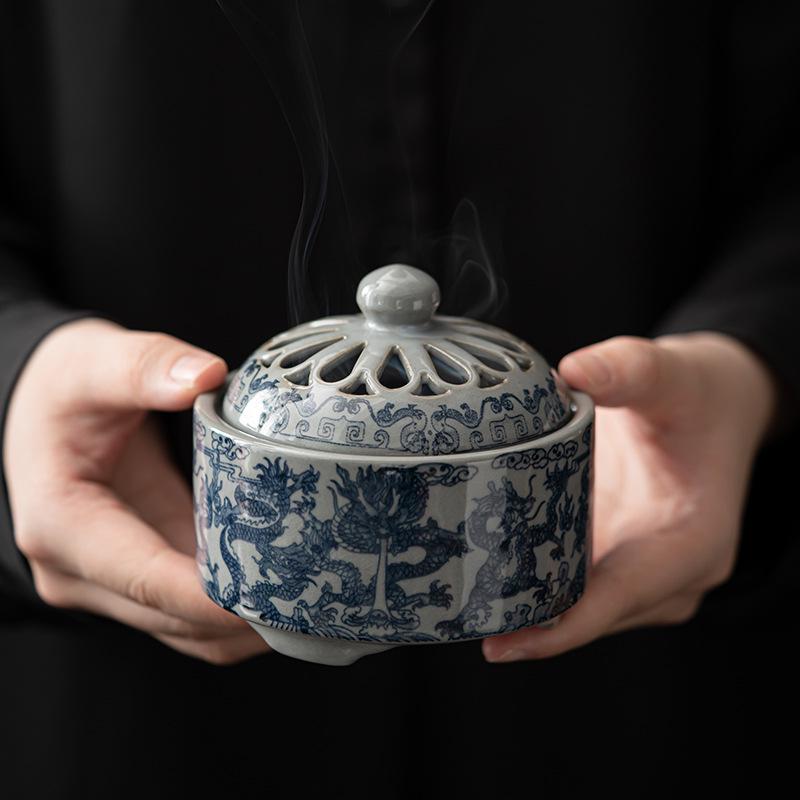 Blue & White Incense Burner: Aromatherapy Coil & Agarwood Fumigation, Indoor Sandalwood Burner, Creative Home Ornament.