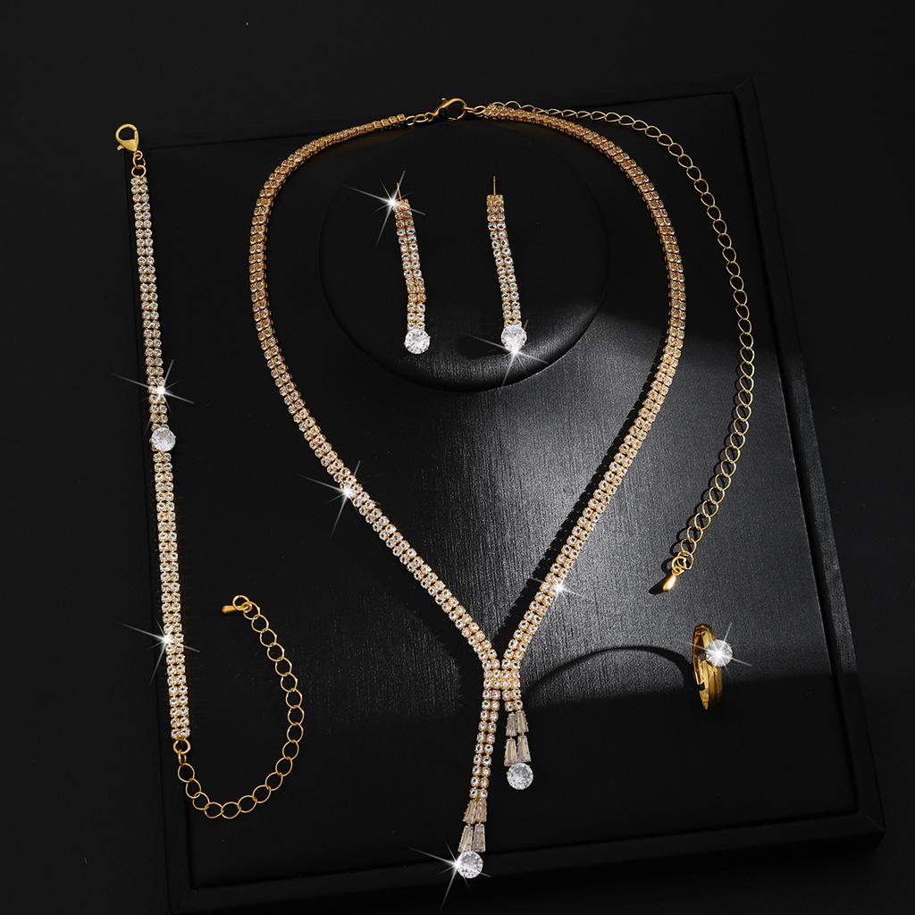 2026 Набор из четырех предметов: Простая цепочка на ключицы, Изысканная цепочка с когтями, Серьги с круглым цирконом и кристаллом, Ожерелье, Браслет, Кольцо