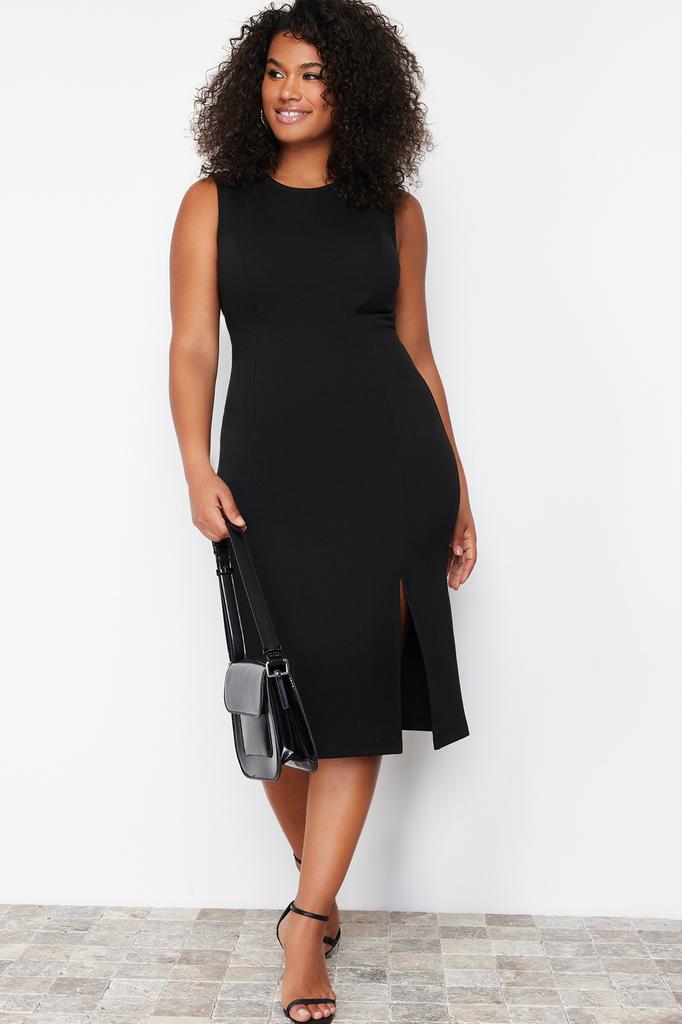 Женское стильное черное трикотажное платье миди больших размеров с разрезом и деталями