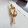 Vintage Gold Knot Brooch - Retro & Elegant Corsage Pin