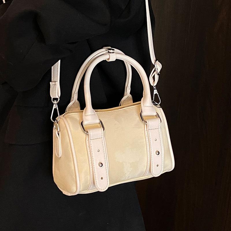 Корейский нишевый конфетный цвет сладкий ветер портативная сумка-подушка женская модная универсальная для поездок на работу с продвинутым чувством повседневная сумка-мессенджер