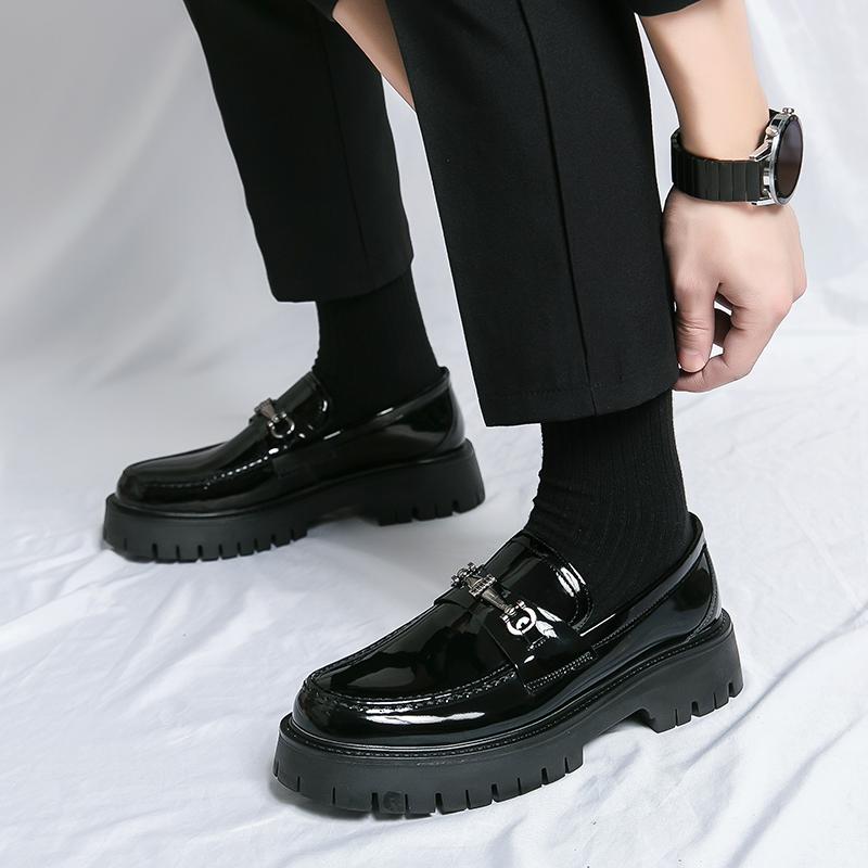 2024Новинка, горячая распродажа, повседневная деловая обувь на толстой подошве, британские лакированные туфли-броги, мужские дышащие нескользящие туфли-оксфорды