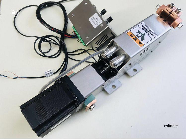 Головка точечной сварки с ЧПУ для сборки аккумуляторных блоков 18650 с двойной иглой и безпневматическим зажимом