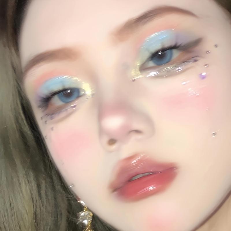 16-цветная палитра теней для век Macaroon. Яркие матовые и мерцающие оттенки для ослепительного эффекта складок. Тени для век с блестящим мерцанием для ежедневного макияжа.