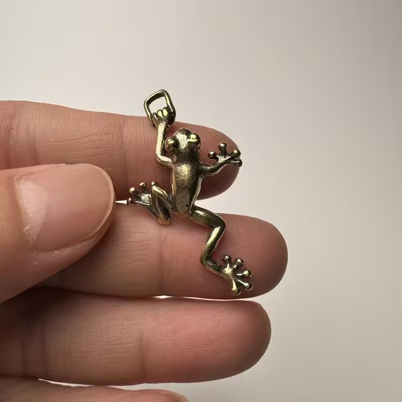 Винтажная латунная статуэтка лягушки Декор лягушки Очаровательная созерцательная поза Настольное украшение Чайный питомец Фигурка Домашний декор для офиса