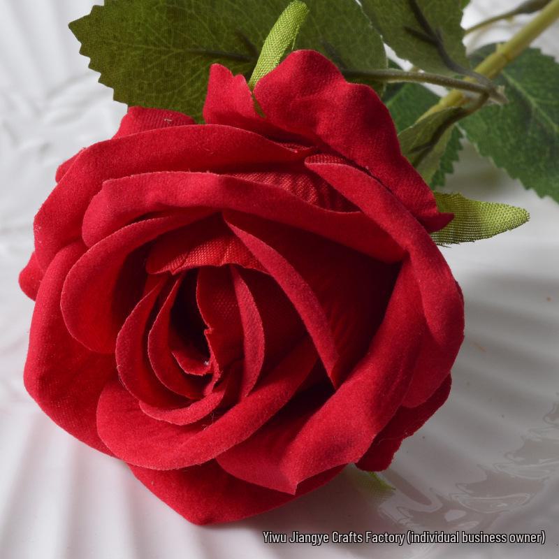 Большой букет из шелковых роз и фланели для украшения дома на свадьбу и День святого Валентина
