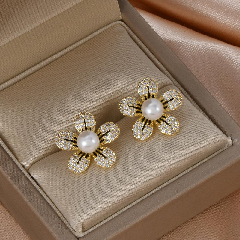 Корейский стиль, милые эффектные серьги с цветочным жемчугом для женщин, серьги-гвоздики с микро-паве из кубического циркония, дизайнерские модные украшения