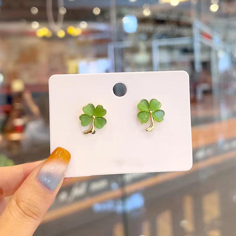 High-Quality Green Four Leaf Clover Earrings Wholesale New Fresh Sweet Earrings Cat's Eye Stone Earrings Bone Nail