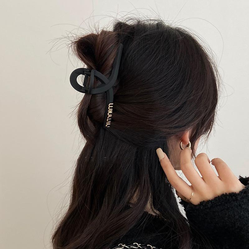 Заколка для волос с черной буквой, заколка в виде акулы