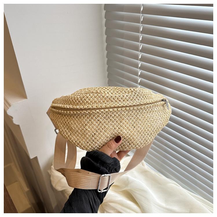 Популярная в этом году персонализированная плетеная новая тенденция 2024 года соломенное плетение мода иностранный стиль одно плечо кроссбоди маленькая сумка на груди для женщин