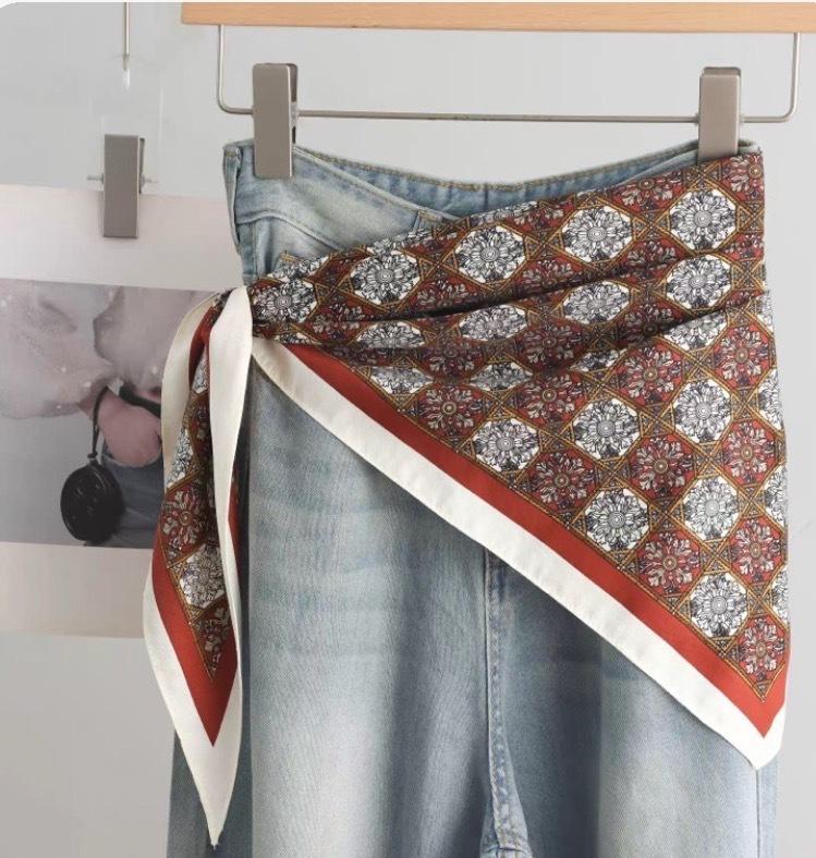 Retro simple and versatile big triangle scarf women's spring summer high-end feeling bag headscarf scarf shawl fart curtain decoration