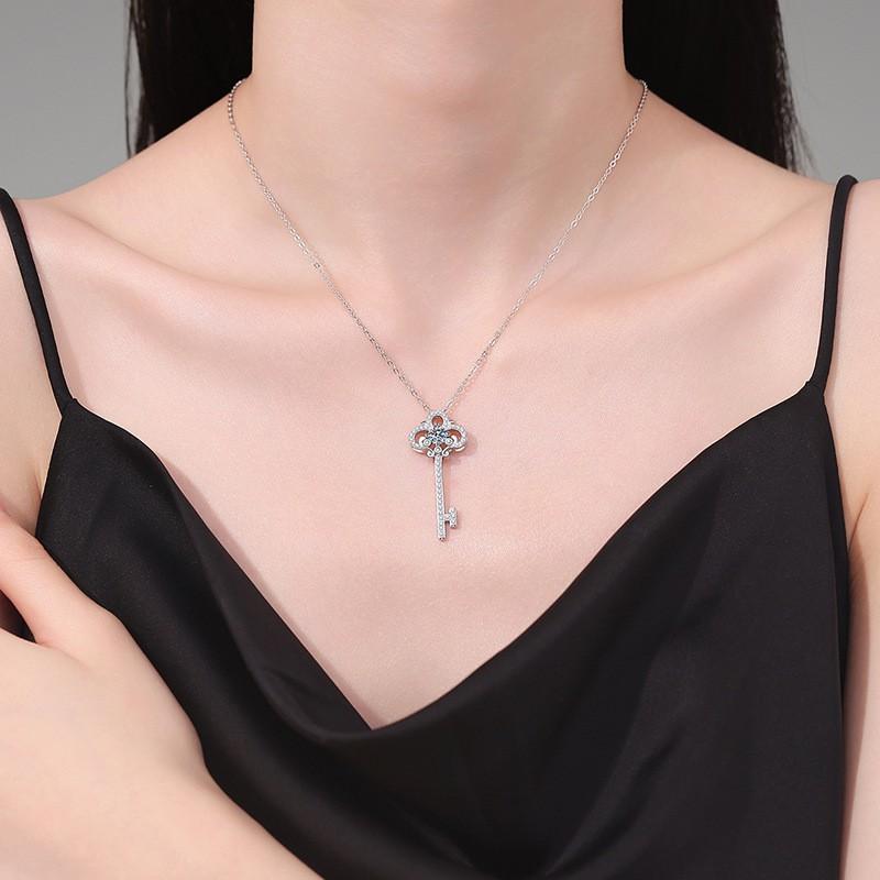Moissanite Pendant Necklace Clavicle Chain Fashion Jewelry Women