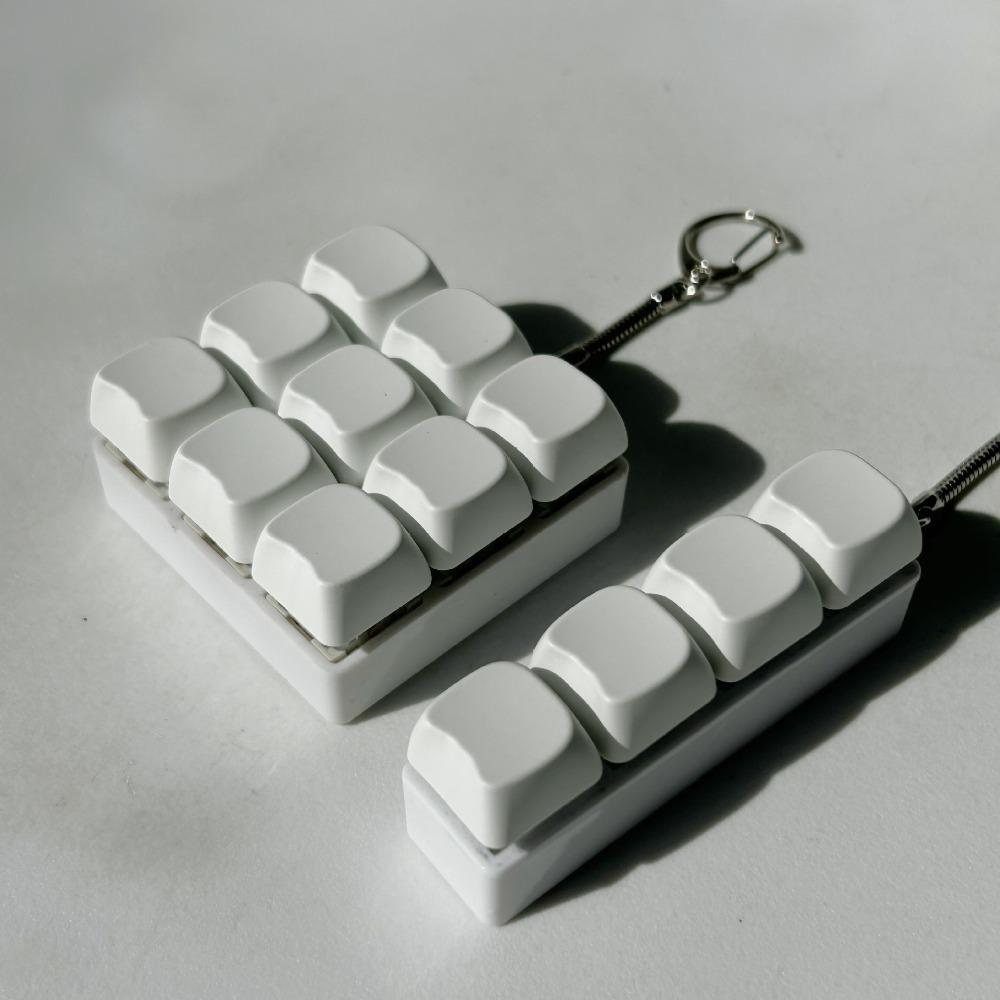 4/9Keys Fidget Keychain Cat's Paw Pinch Toy New Button Clicker Toy