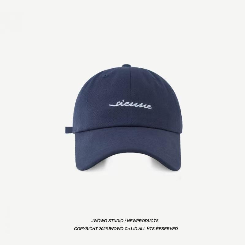 Simple and fashionable versatile letter embroidered baseball cap for women, casual curved brim soft top cap for men in spring and autumn