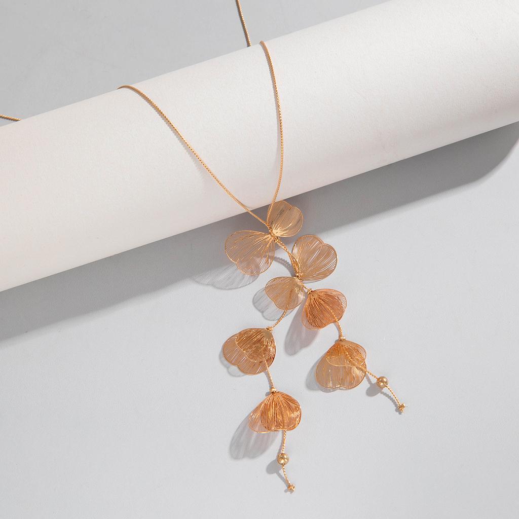 European and American Niche Ginkgo Biloba Leaf Fringed Necklace Sweet Cool Style Design Sense Light Luxury