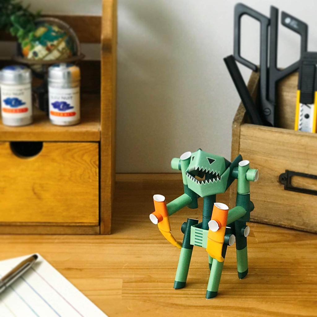 PIPEROID Classics Богомол Гарри Набор для бумажного моделирования, которым могут наслаждаться дети младшего школьного возраста и взрослые. Идеально подходит для мальчиков и девочек, которые любят