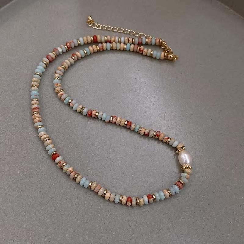 Natural stone disc-shaped pendant necklace, Baroque freshwater pearl, colorful Shoushan stone, French romantic clavicle chain for women