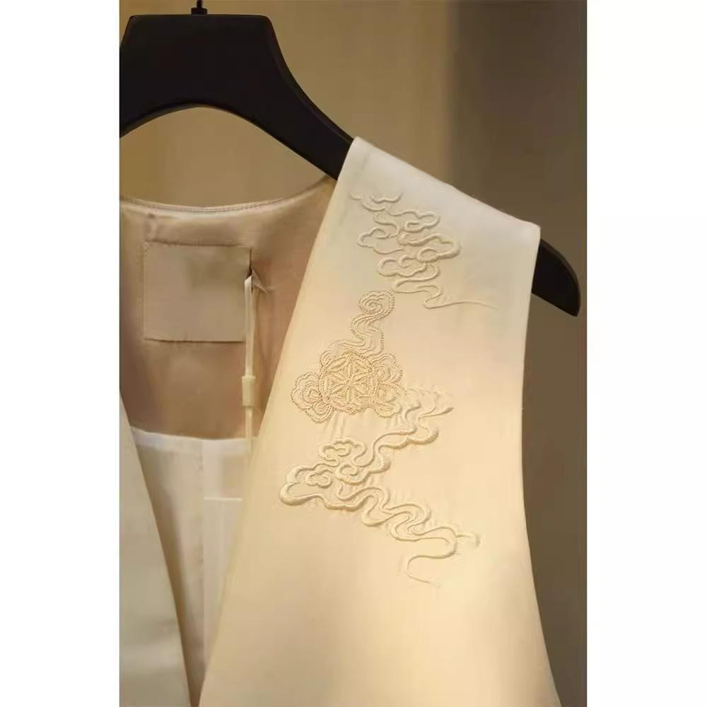 Chic Petite New Chinese Style White Vest for Women - Spring/Fall Collection