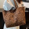 Casual Large-capacity Leopard Print Bag 2025 New Commuter Versatile Women's Shoulder Bag, College Student Going Out Tote Bag