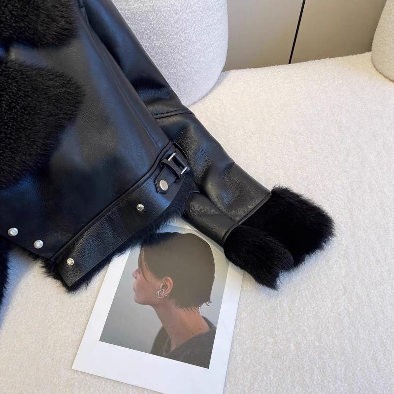 Женская укороченная куртка из черной искусственной кожи с отделкой из искусственного меха Теплое зимнее пальто