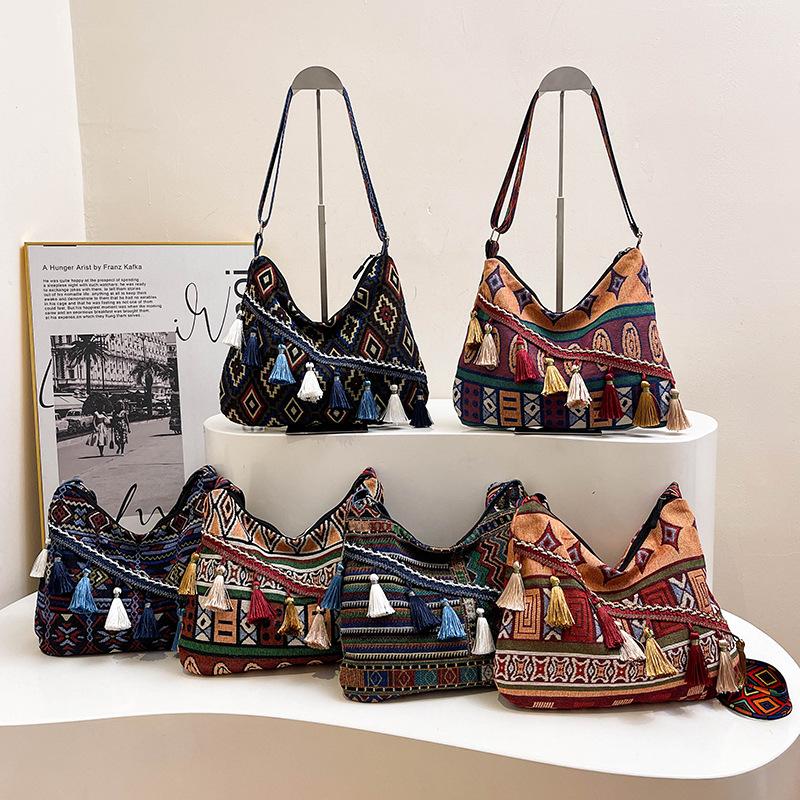 Spring and Summer New Ethnic Retro Large-capacity Women's Shoulder Bag 2024 Medium Fringe Casual Messenger Women's Bag