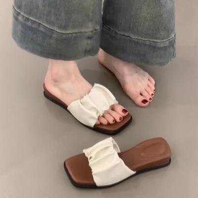 Летняя иностранная французская одежда облако 2025 новинка с юбкой плиссированная толстая подошва шлепанцы на одном слове женщины нежные прохладные шлепанцы женщины