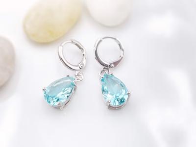 Серьги-хагги с подвесками из аквамарина, камни марта, украшения в подарок на Рождество